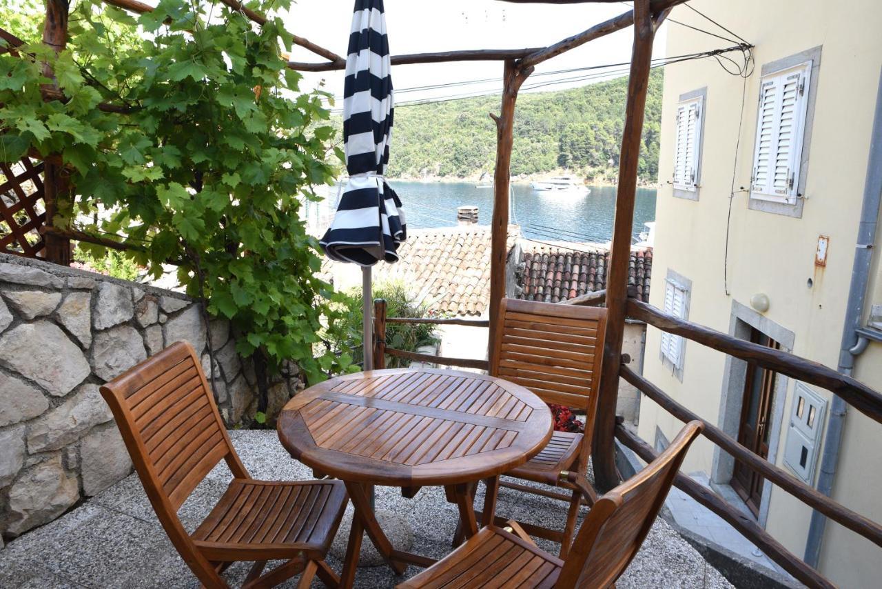 Apartment Anamarija Valun Zewnętrze zdjęcie