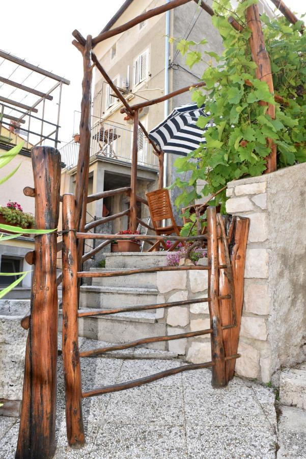 Apartment Anamarija Valun Zewnętrze zdjęcie